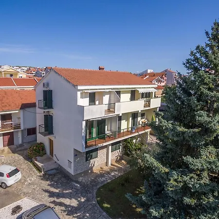 アパート Davorka ザダル