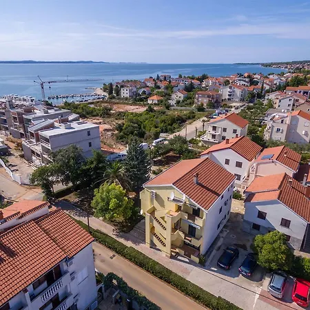 アパート Davorka